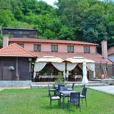 Podrum Miljevic Novi Novi Ledinci Exteriér fotografie